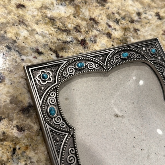 Southwestern silvertone & simulated sleeping beauty turquoise 4x6 picture frame - Picture 6 of 7